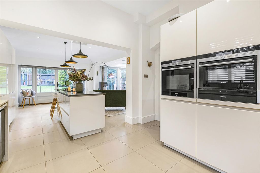 Additional image 17 of 6 bed semi-detached house for saleSt. Catherines Road, Broxbourne EN10