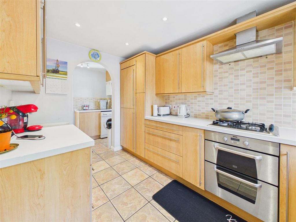 4 bed detached house for saleConstable Way, Brough HU15 photo 5