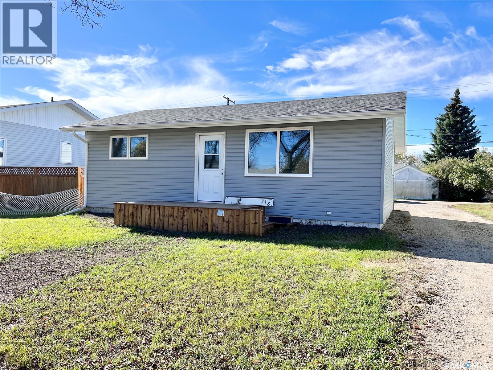 318 McTavish STREET