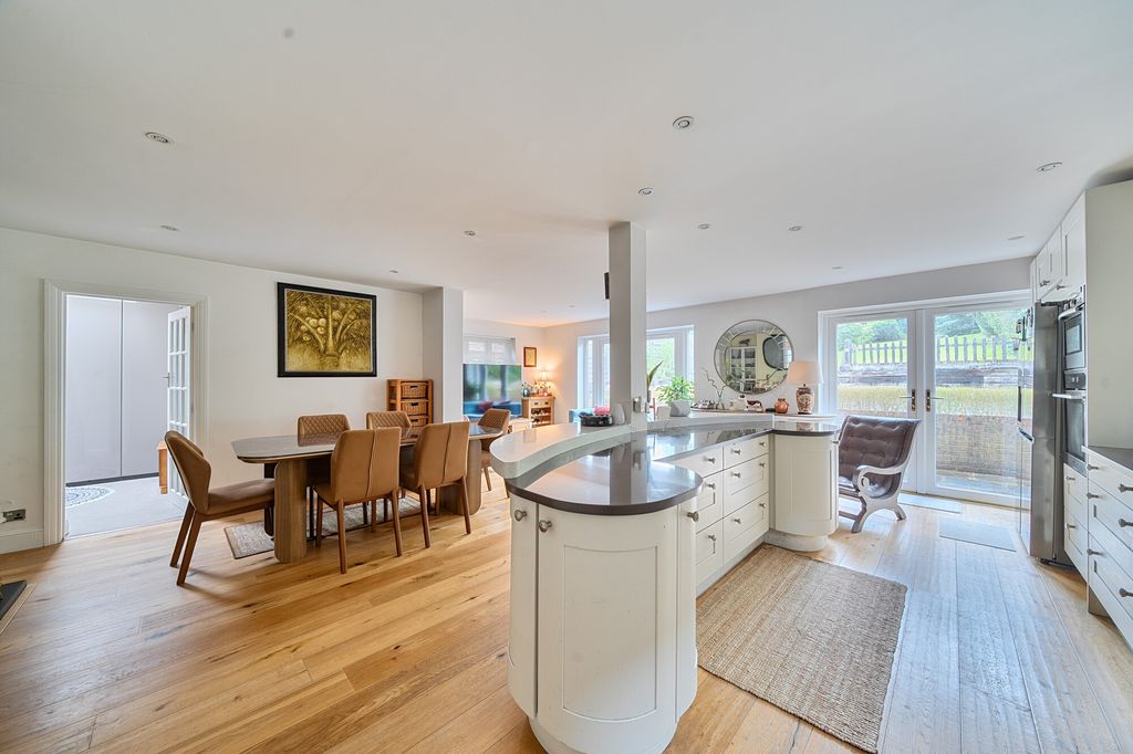 Additional image 3 of 5 bed detached house for saleMillshot Drive, Amersham HP7