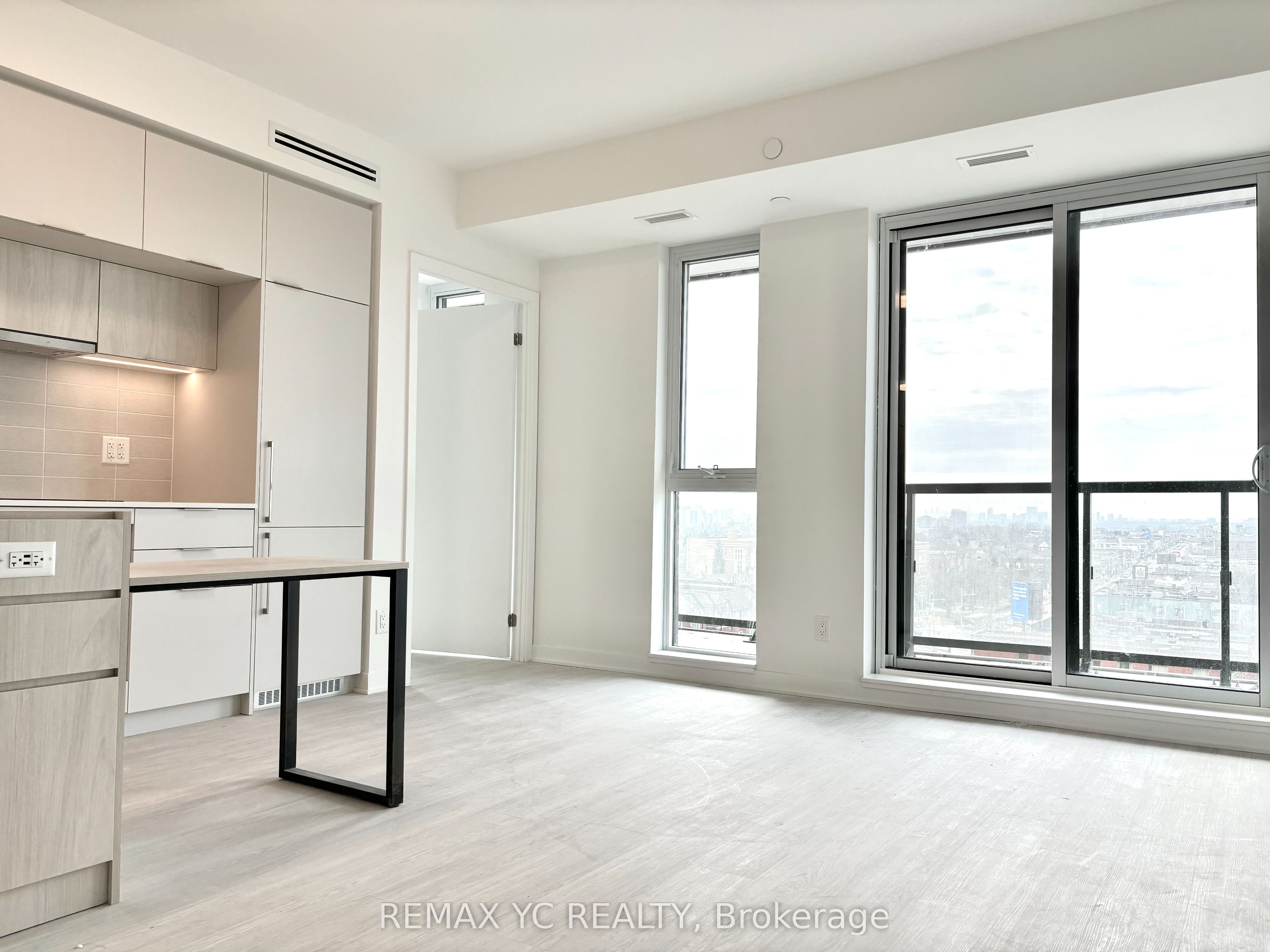 Additional image 4 of 908-185 Alberta Avenue, Toronto, ON, M6C 0A5