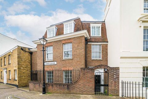 Lower Square, Old Isleworth TW7