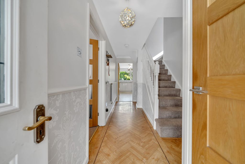 5 bed detached house for saleChestnut Close, Machen CF83 photo 2