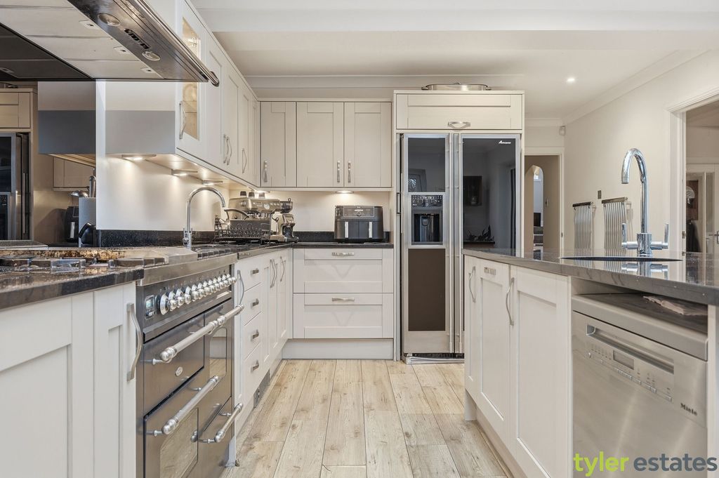 Additional image 5 of 5 bed detached house for saleNoak Hill Road, Billericay CM12