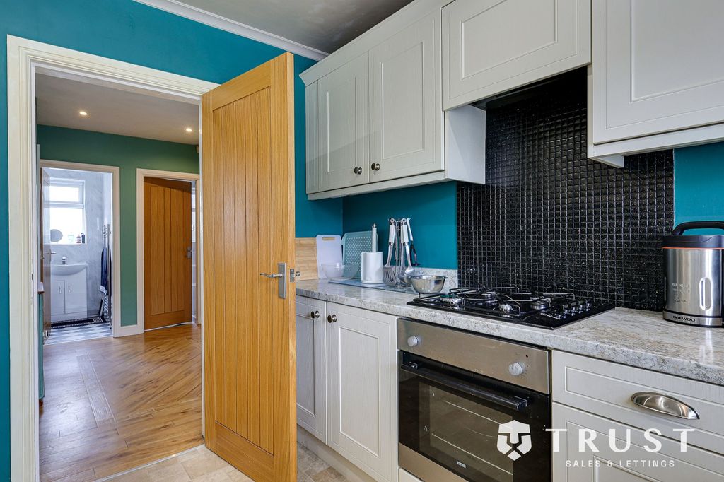 Additional image 6 of 3 bed semi-detached house for saleCarlinghow Lane, Batley WF17