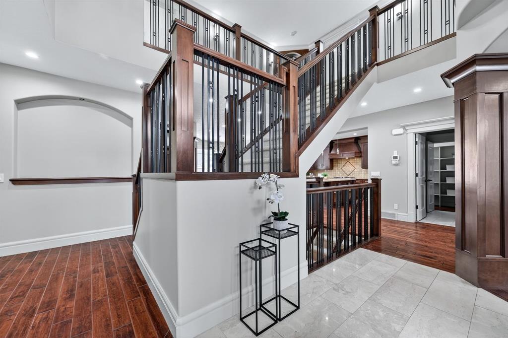 Additional image 3 of 52 Wentworth Crescent SW, Calgary, AB, T3H 0H1