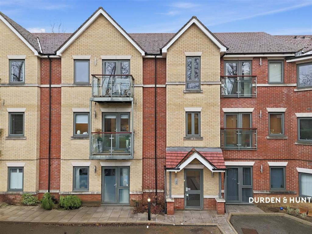 3 bed flat for saleBuckhurst Way, Buckhurst Hill IG9