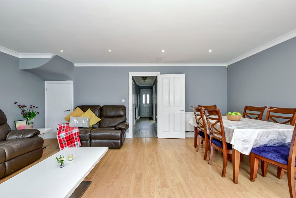 Additional image 9 of 4 bed semi-detached house for salePopes Road, Abbots Langley WD5