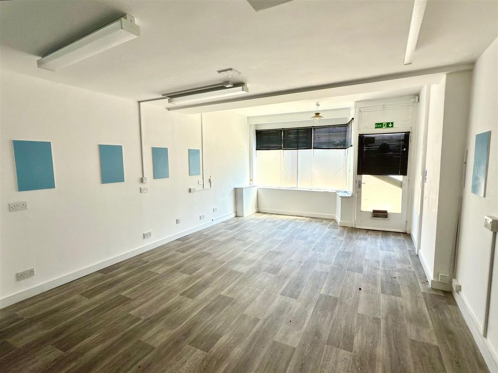 Additional image 2 of 2 bed flat for saleLondon Road South, Lowestoft NR33