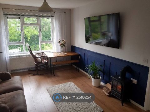 Wellington Grove, Leeds LS13, Room to rent