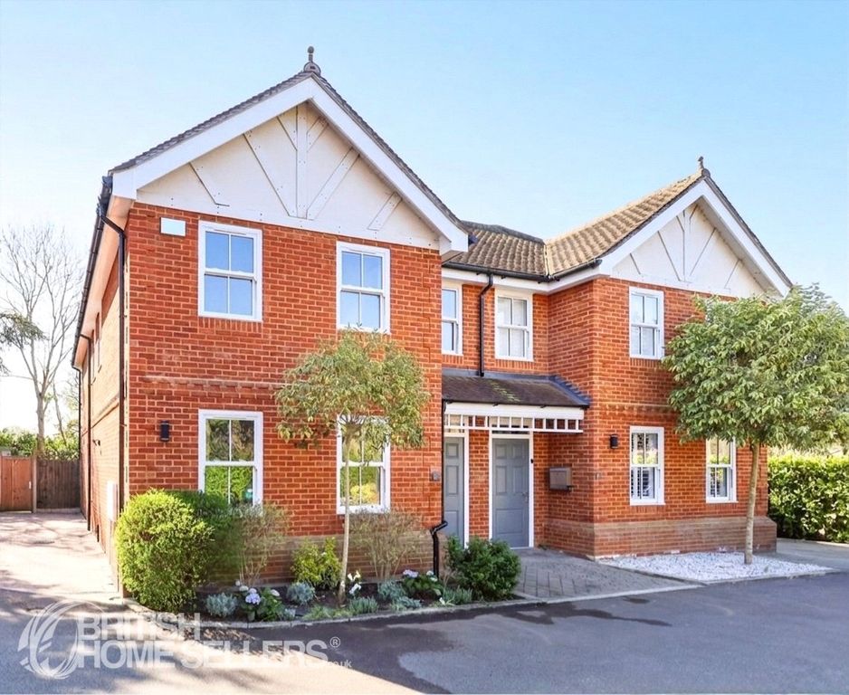 Additional image 2 of 4 bed semi-detached house for saleWarrens End, Addlestone, Surrey KT15