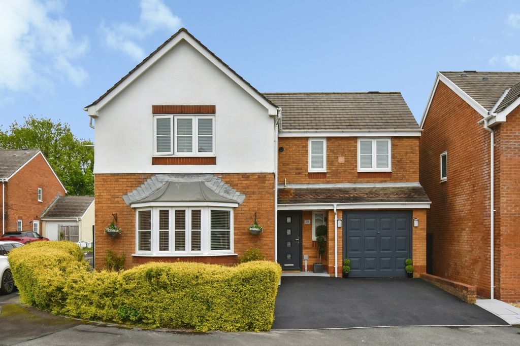 4 bed detached house for saleBryn Dreinog, Capel Hendre, Ammanford, Carmarthenshire SA18