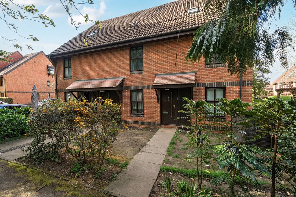 Additional image 10 of 2 bed maisonette for saleBadgers Close, Woking GU21