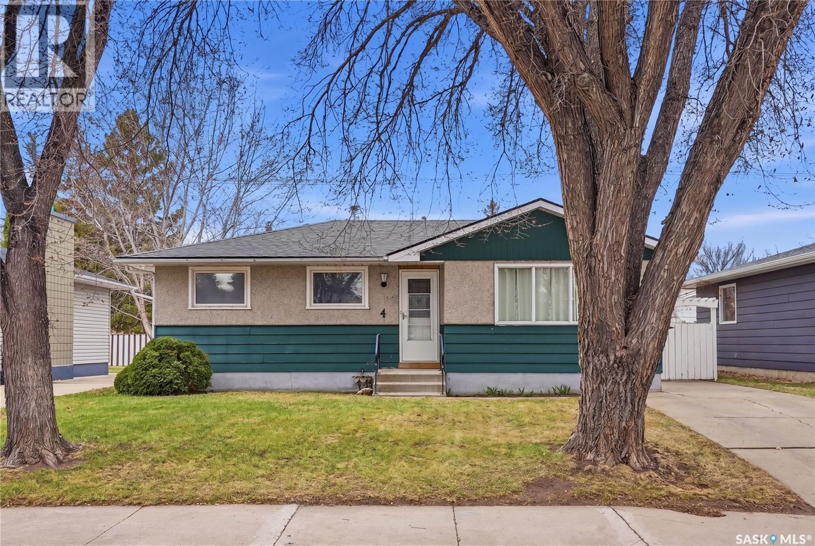 4 Dunning CRESCENT