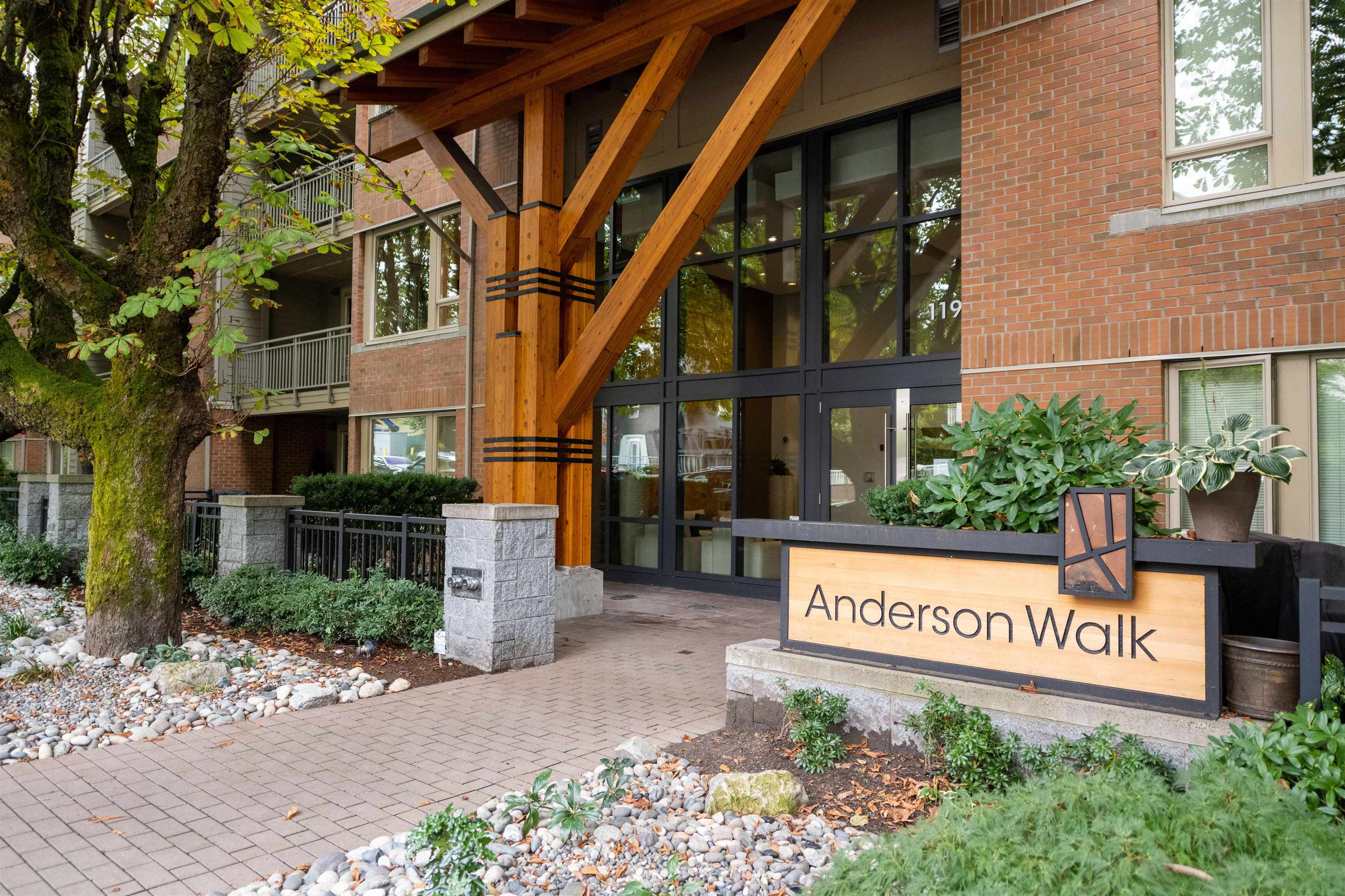 Additional image 3 of 515-119 22nd Street W, North Vancouver, BC, V7M 0B4