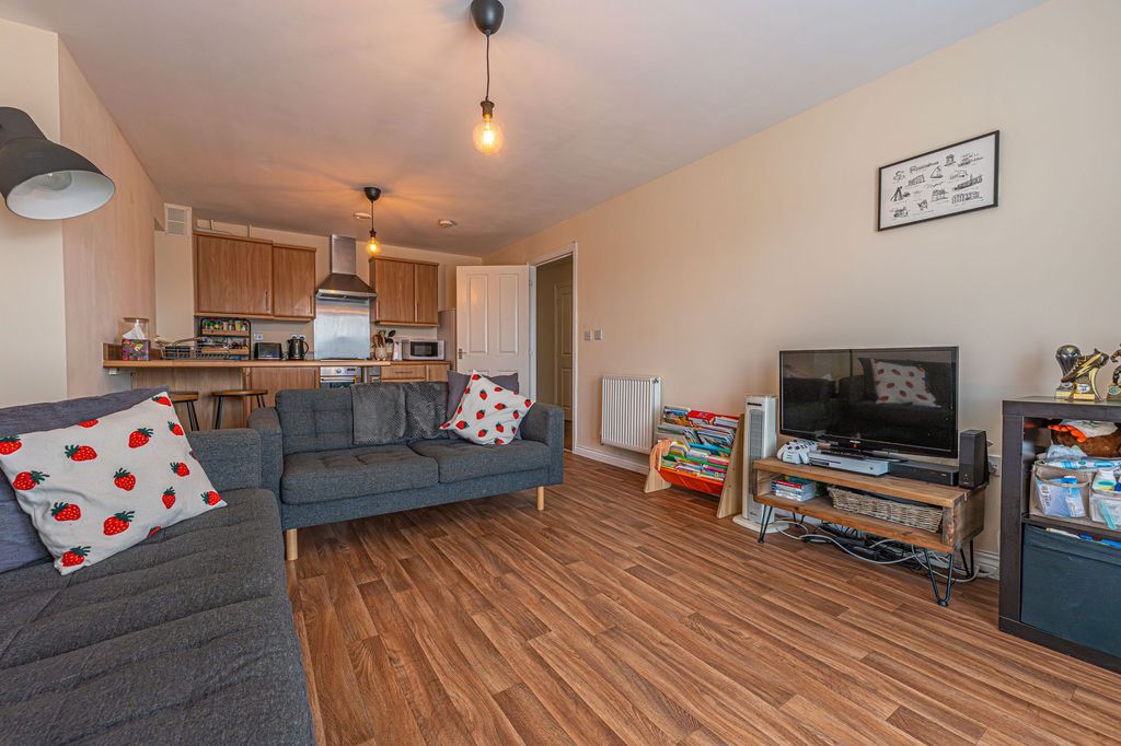 2 bed flat for saleRodney Road, Devonia House NP19 photo 5