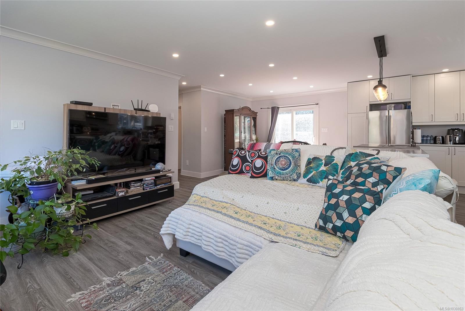 Additional image 4 of 2951 Cedar Hill Road, Victoria, BC, V8T 3H8