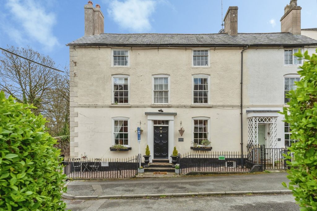 5 bed town house for saleWell Street, Holywell, Flintshire CH8