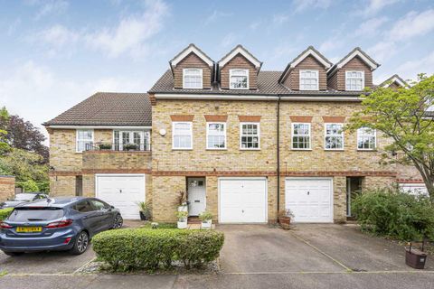 Lichfield Close, Cockfosters EN4