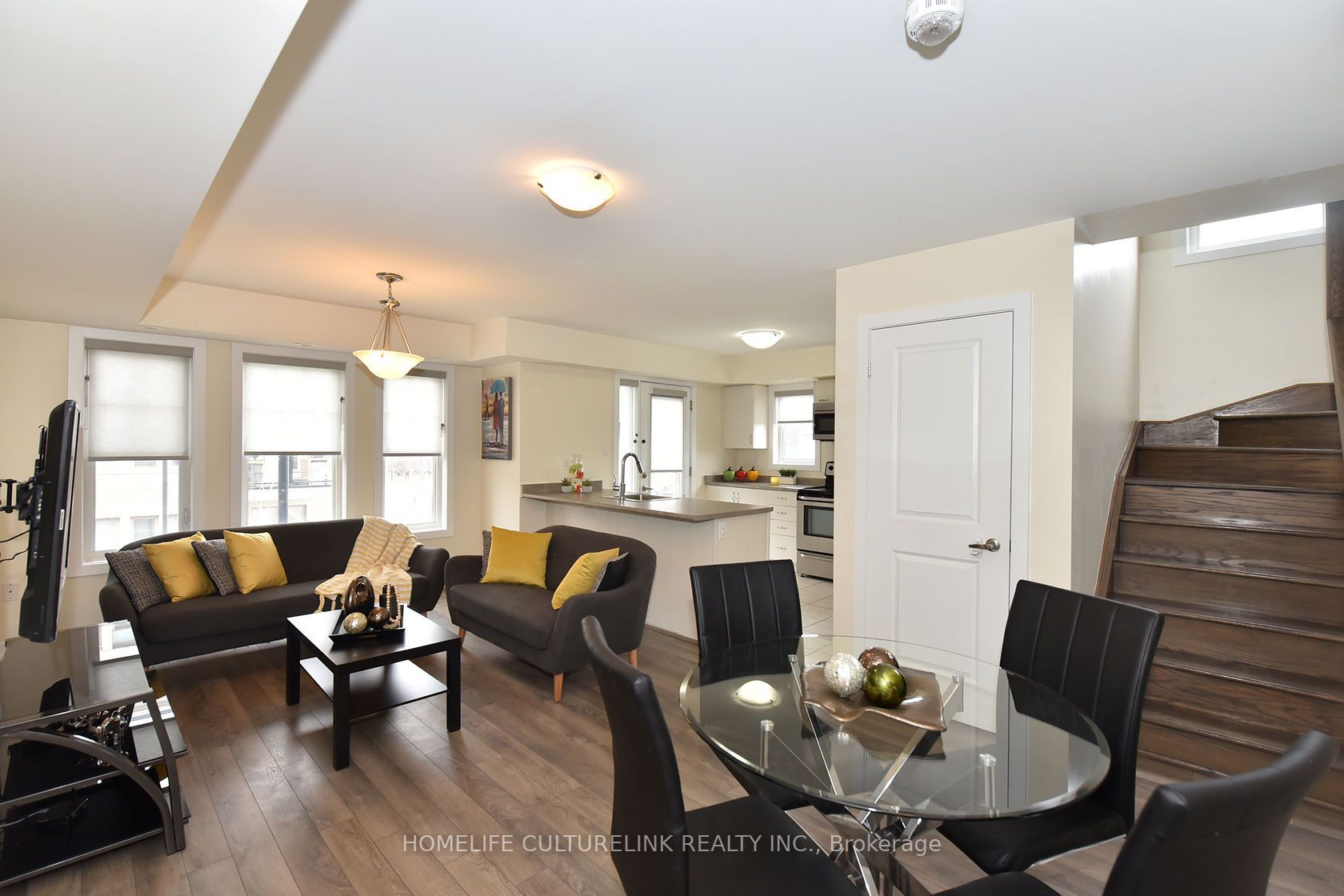89-100 Parrotta Drive, Toronto, ON, M9M 0B5