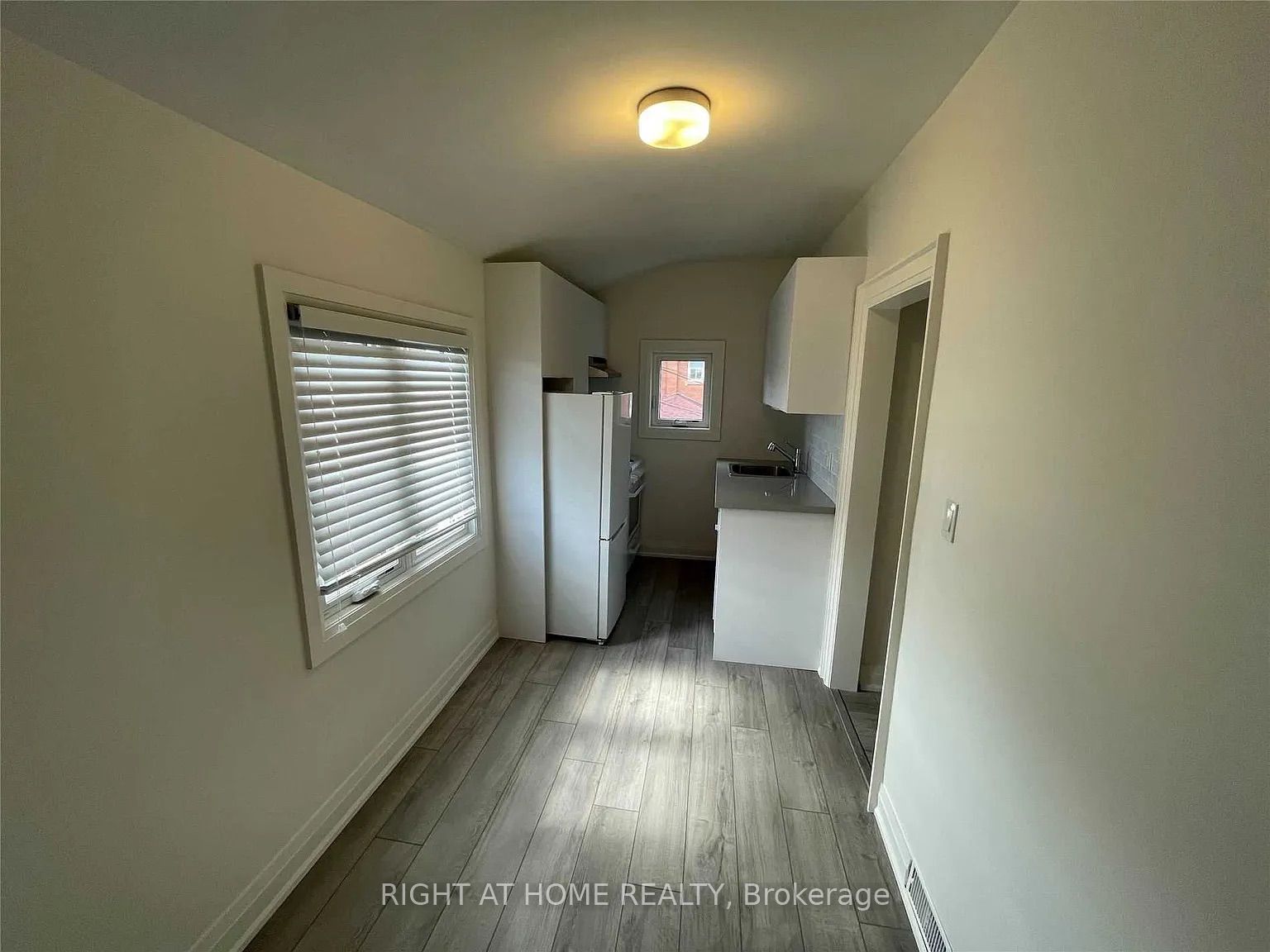 Additional image 4 of Upper-380 Northcliffe Boulevard, Toronto, ON, M6E 3L1