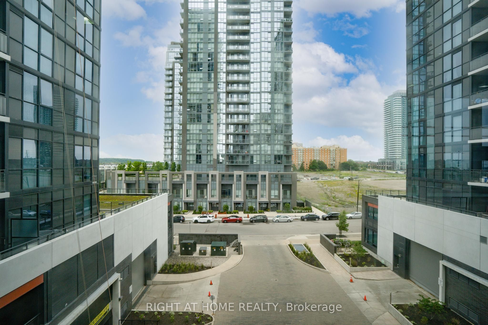 Additional image 2 of 609-75 Eglinton Avenue W, Mississauga, ON, L5R 1B2