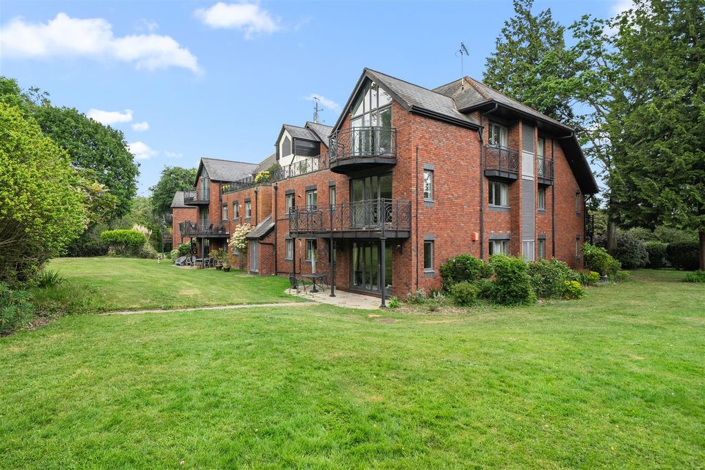 Additional image 19 of 2 bed flat for saleWoburn Park, Woburn Hill, Addlestone KT15