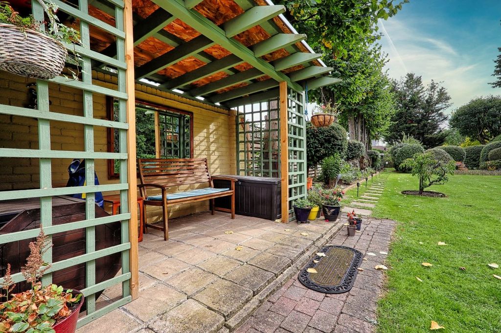 Additional image 35 of 5 bed detached house for saleBurntwood Avenue, Emerson Park, Hornchurch RM11