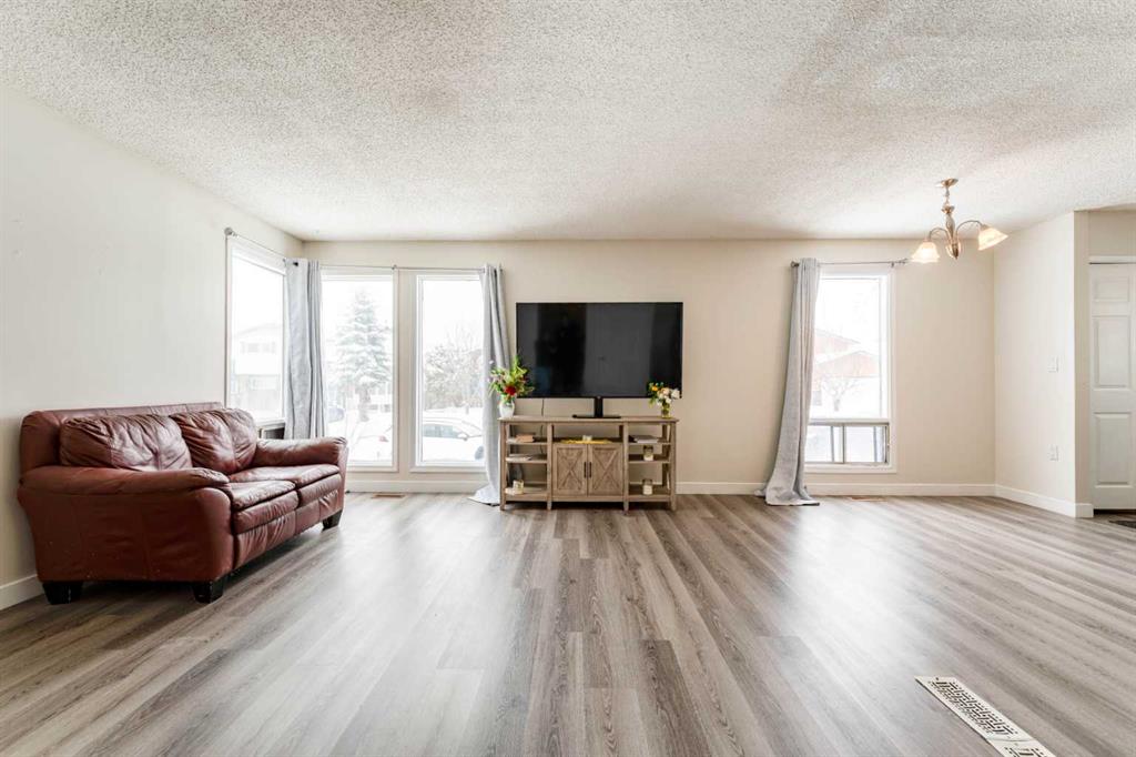 Additional image 5 of 147 Templewood Drive NE, Calgary, AB, T1Y 4M5