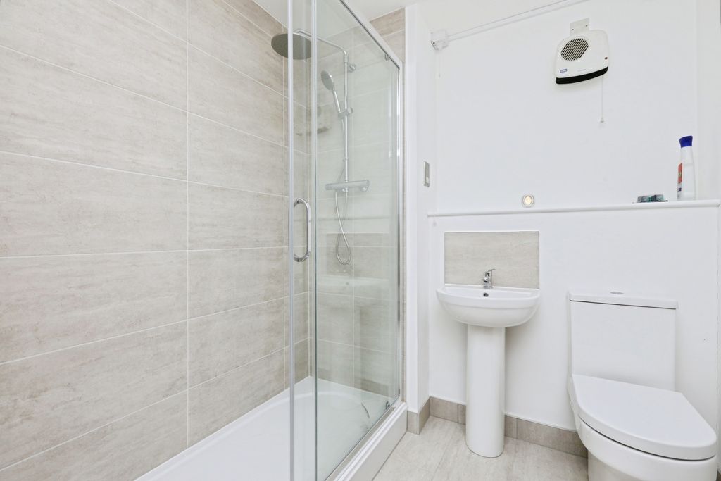 Additional image 16 of 1 bed flat for saleCamlough Walk, Chesterfield, Derbyshire S41