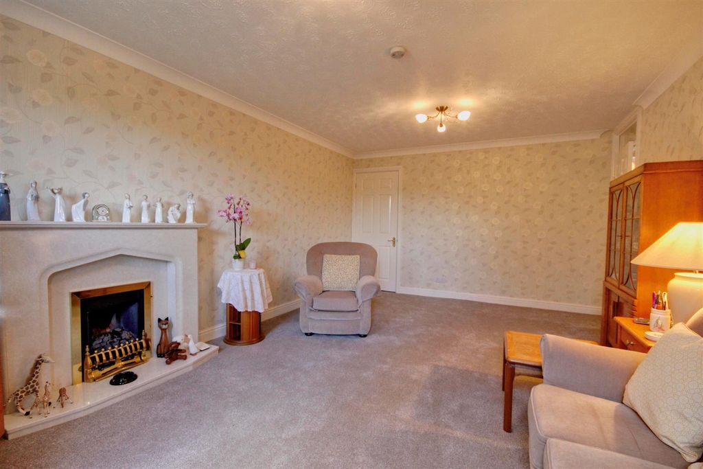 Additional image 6 of 2 bed flat for saleTudor Court, Beverley Road, Willerby, Hull HU10