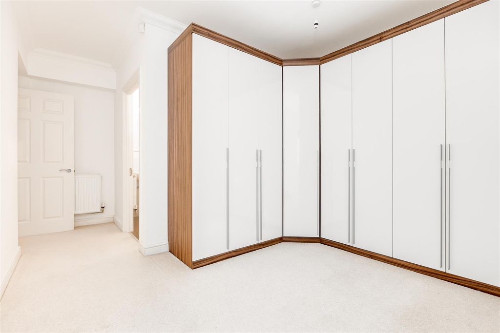 Additional image 11 of 3 bed flat for saleFairfield Hall, Kingsley Avenue, Fairfield SG5