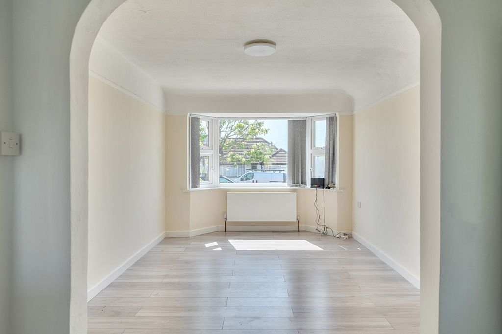 Additional image 8 of 2 bed bungalow for salePenrose Avenue, Watford, Hertfordshire WD19