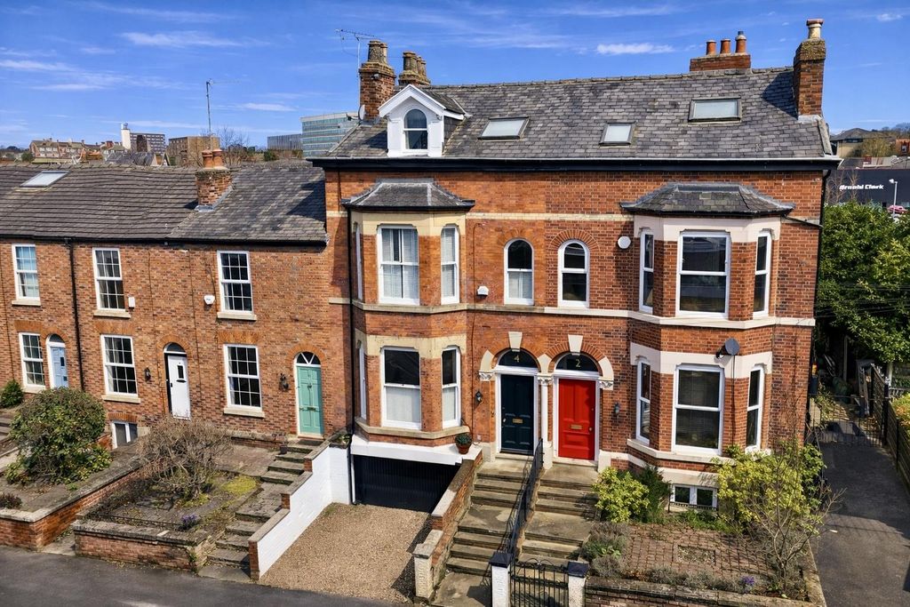 5 bed terraced house for saleOrchard Road, Altrincham WA15