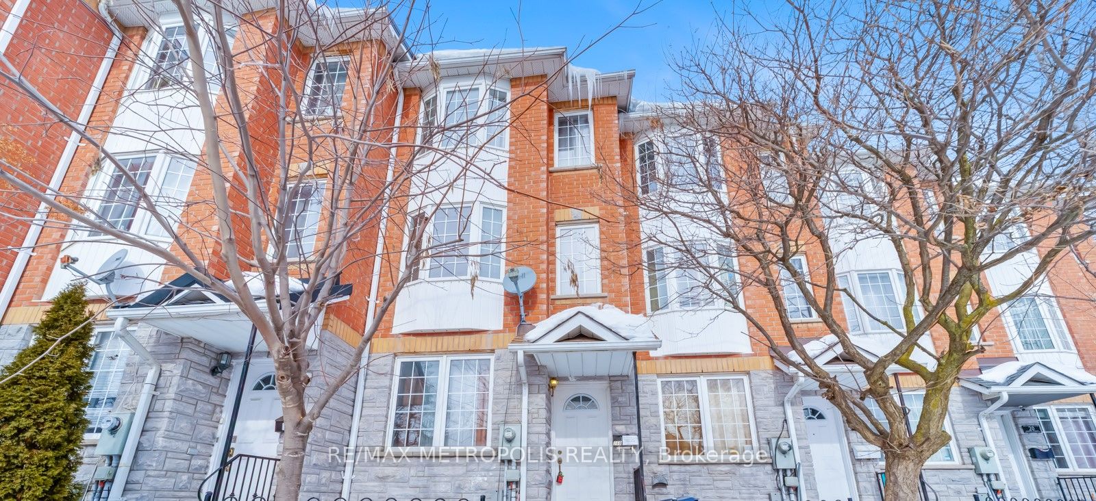 Main-16B Gower Street, Toronto, ON, M4B 3P5