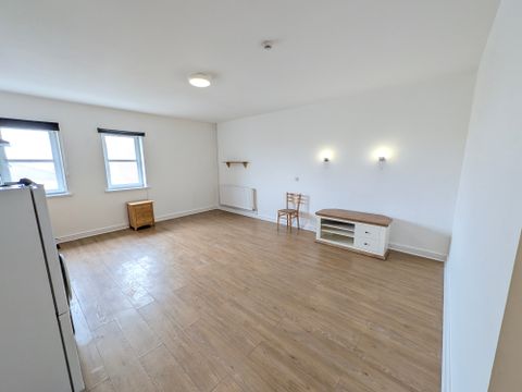 Station Road, Swansea SA4, Studio to rent