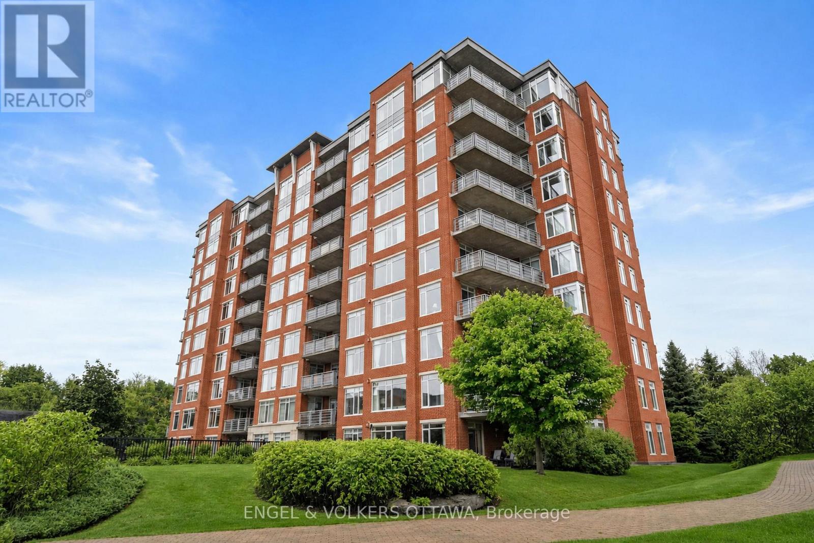1008 - 136 DARLINGTON PRIVATE