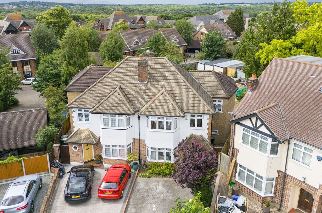 4 bed semi-detached house for saleDevon Close, Buckhurst Hill IG9