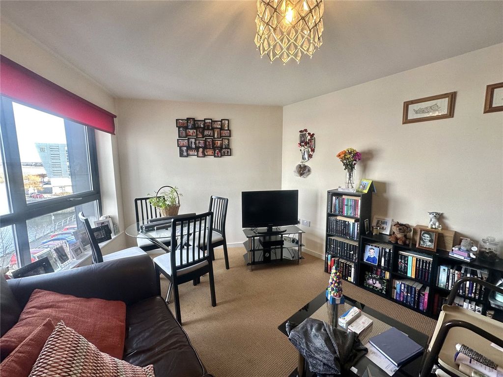 2 bed flat for saleThe Decks, Runcorn, Cheshire WA7 photo 5