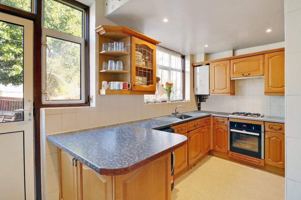 Additional image 3 of 5 bed semi-detached house for saleBuck Lane, London NW9