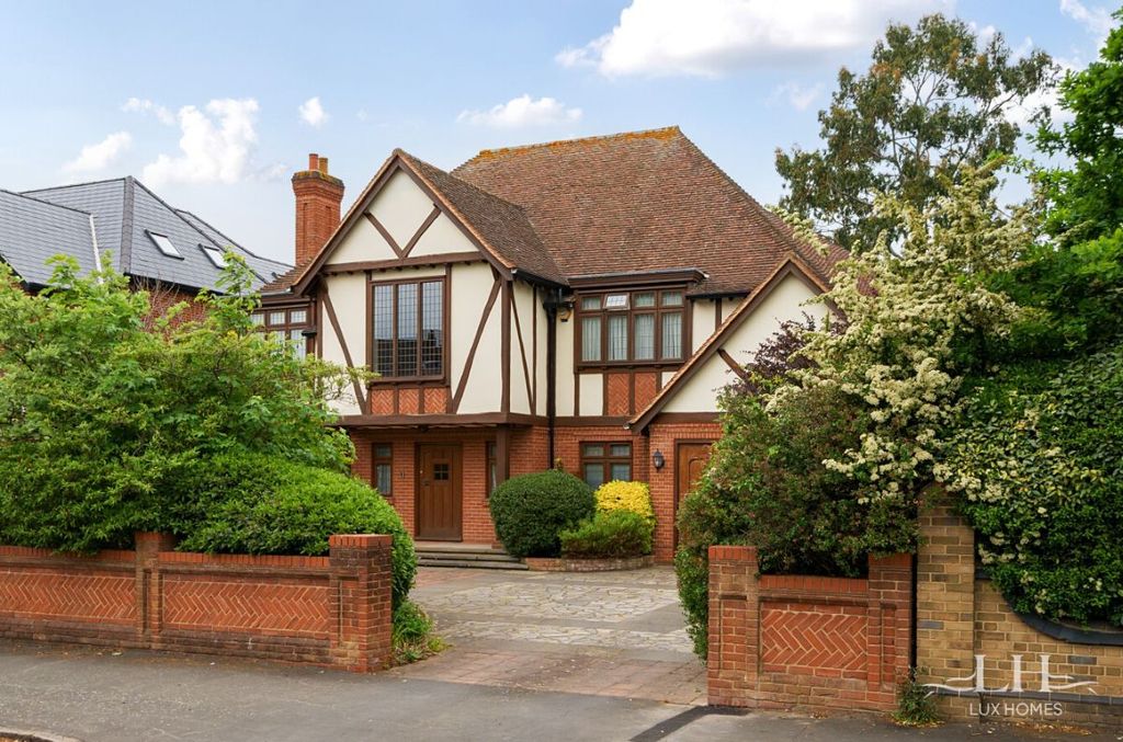 Additional image 4 of 6 bed detached house for saleParkstone Avenue, Emerson Park RM11