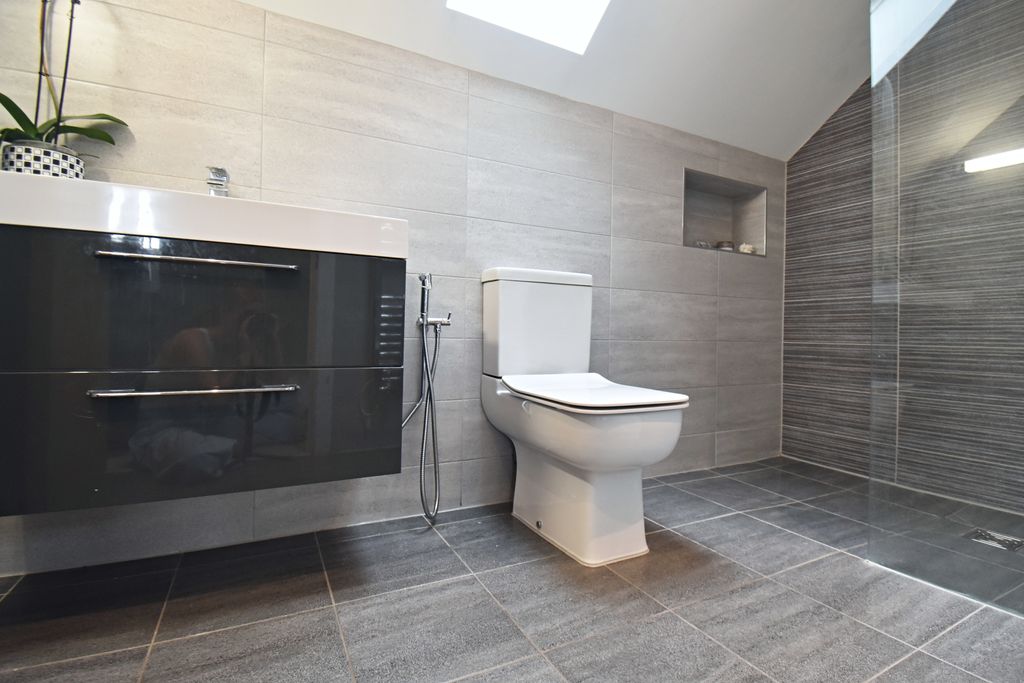Additional image 8 of 5 bed detached house for saleDaneshill Court, Lychpit, Basingstoke RG24