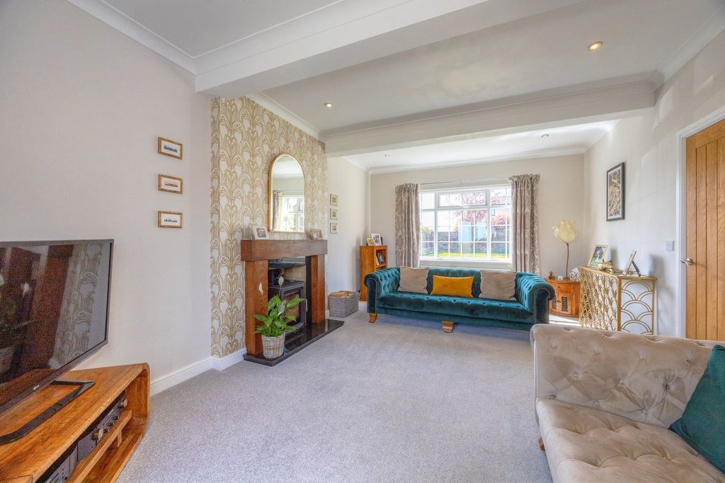 4 bed detached house for salePaddock Road, Staincross, Barnsley S75 photo 5