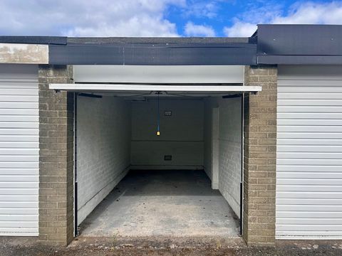 Mortonhall Park Place, Mortonhall, Edinburgh EH17, Parking/garage to rent