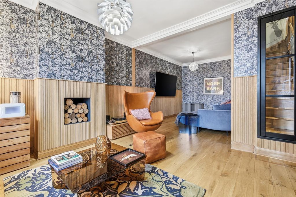 Additional image 2 of 5 bed semi-detached house for saleWestbury Lane, Buckhurst Hill IG9