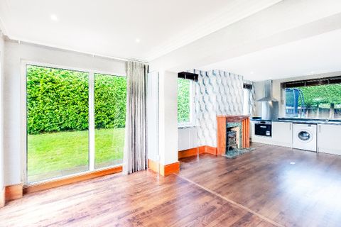 Barnton Avenue West, Barnton, Edinburgh EH4