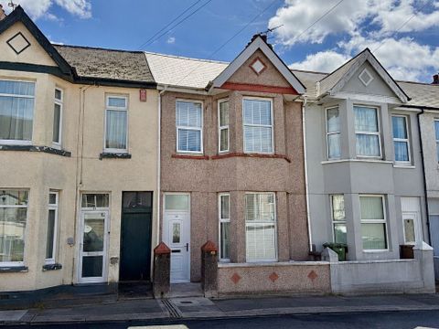 St. Georges Avenue, Peverell, Plymouth. Stylish Period Family Home, Sought-After Peverell, Sunny South-Facing Garden. PL2