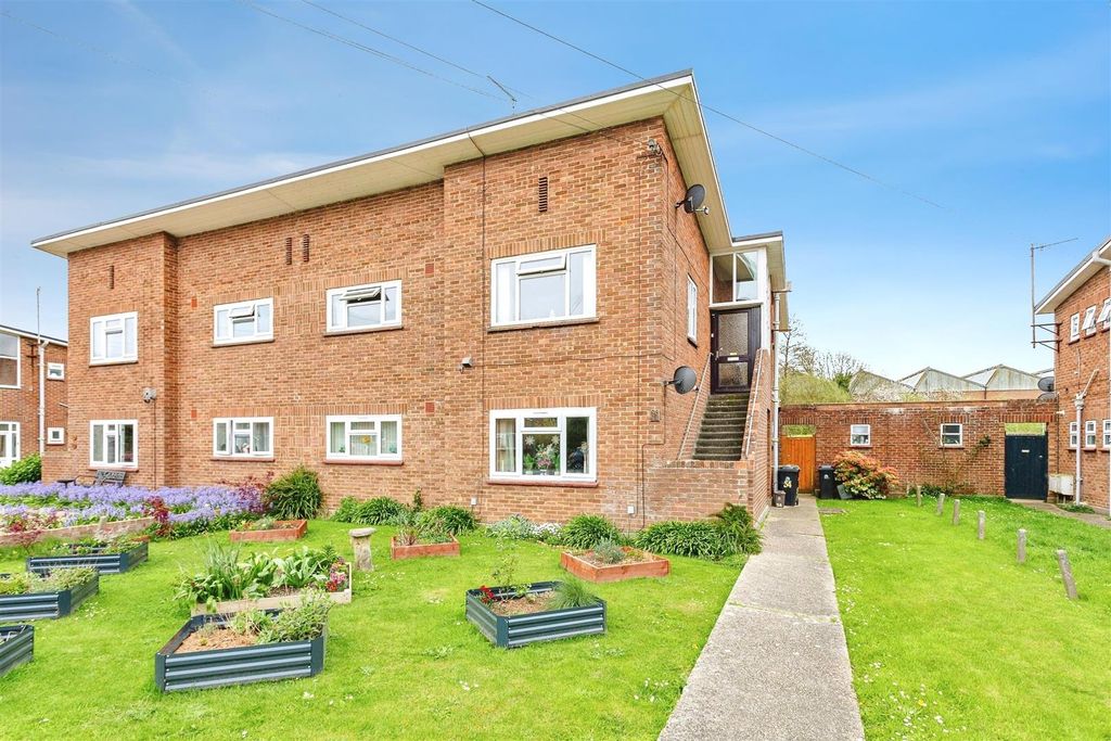 2 bed flat for saleSt. Swithins Road, Bridport DT6