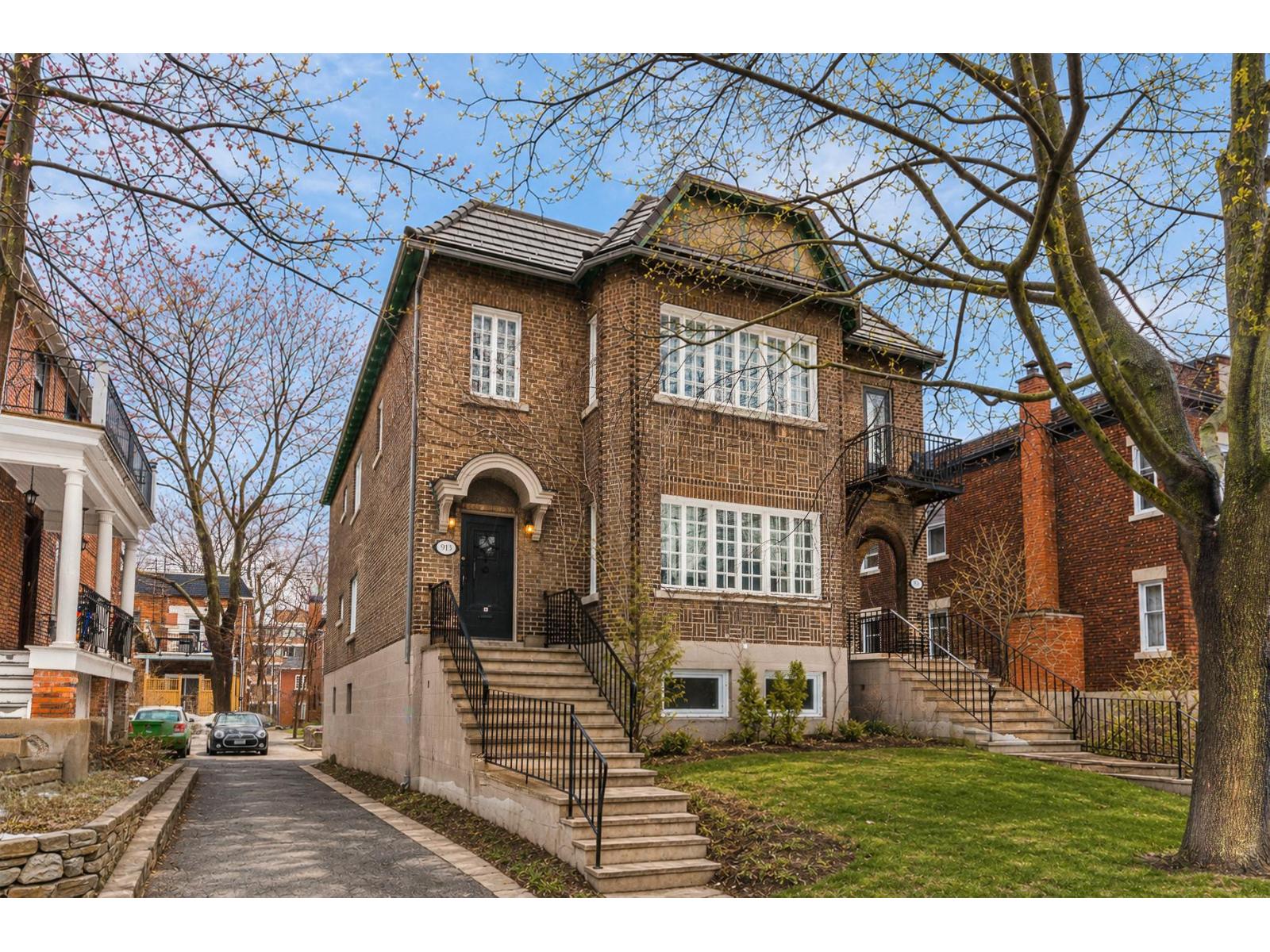 913 Av. Hartland