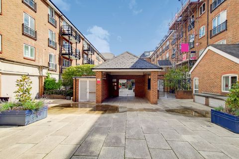 Brentford Lock, Brentford TW8